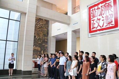 人口东营区委_东营区商务局梁亚光